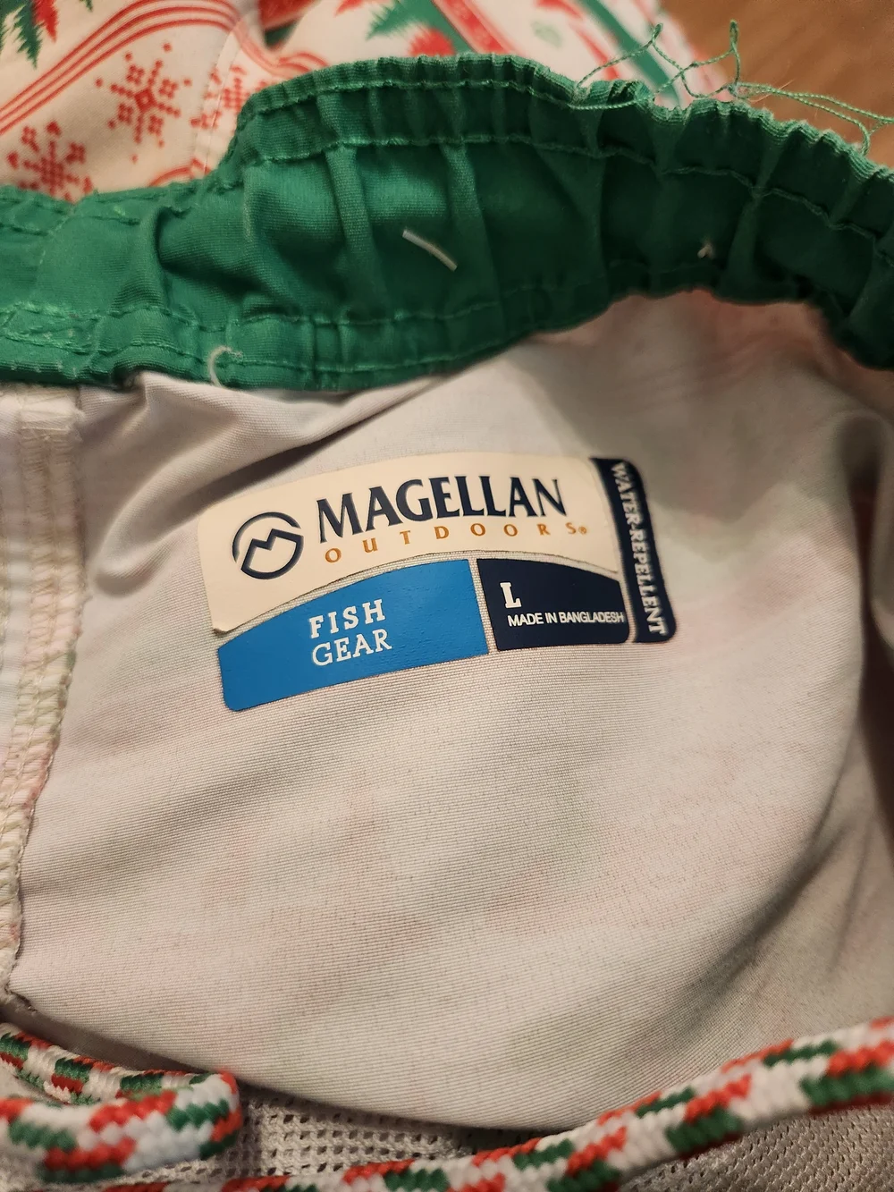 Magellan Fish Gear Men’s L Water Repellent Holiday Shorts Christmas Jeep